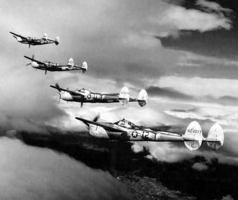 Многоцелевой истребитель P-38 «Lightning» () Многоцелевой истребитель P-38 «Lightning»