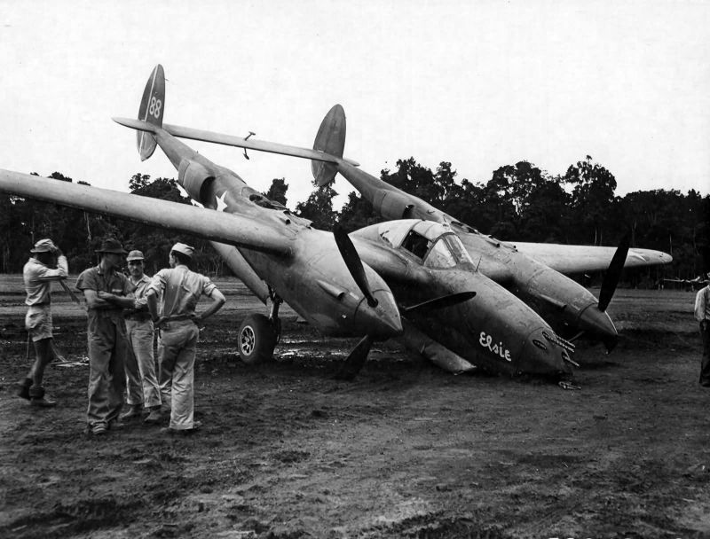 Многоцелевой истребитель P-38 «Lightning» () Многоцелевой истребитель P-38 «Lightning»