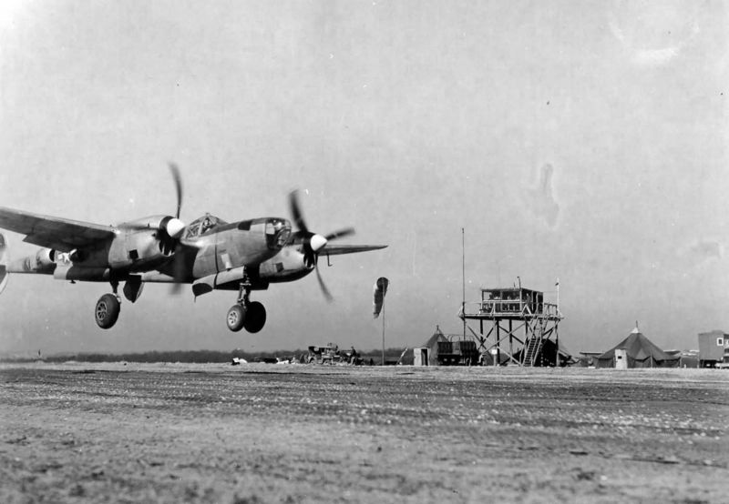 Многоцелевой истребитель P-38 «Lightning» () Многоцелевой истребитель P-38 «Lightning»