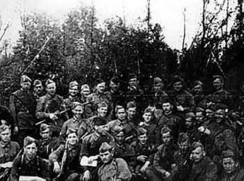 СПЕЦОТРЯД «ПОБЕДИТЕЛИ», КОТОРЫМ КОМАНДОВАЛ ДМИТРИЙ МЕДВЕДЕВ. В ЕГО СОСТАВЕ БЫЛО МНОГО БЫВШИХ ЧЕКИСТОВ С СУДИМОСТЬЮ, ИЗРЯДНО ЗАМАРАВШИХ СВОИ РУКИ КРОВЬЮ ВО ВРЕМЯ БОЛЬШОГО ТЕРРОРА