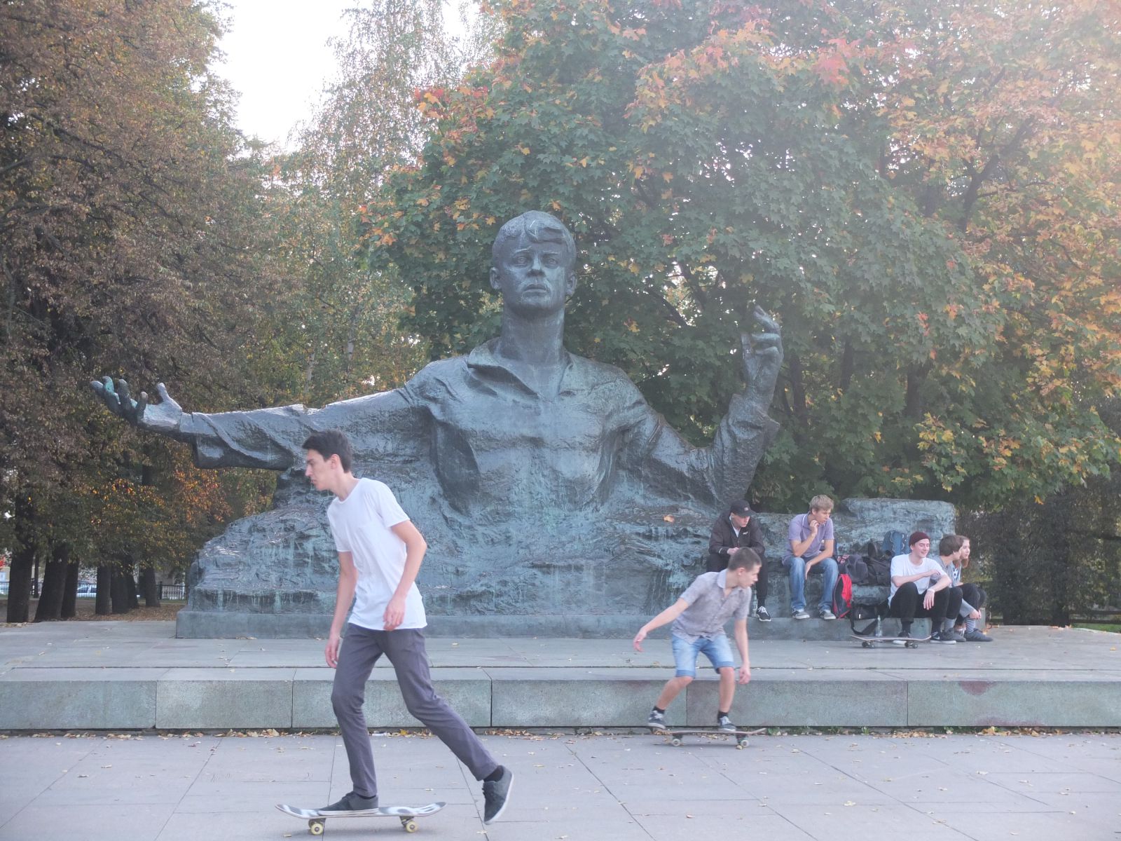 ТОЛЬКО ЛИШЬ МЕЧТАТЕЛЬ