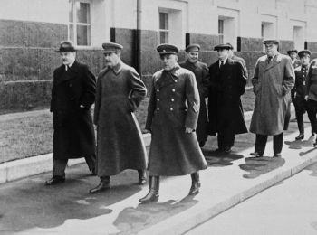 В СЛУЧАЕ ПОЯВЛЕНИЯ ВОЙСК ПРОТИВНИКА…