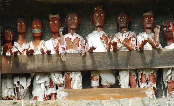 Похороны в стиле тау-тау: в последний путь, как на праздник () Похороны в стиле тау-тау: в последний путь, как на праздник