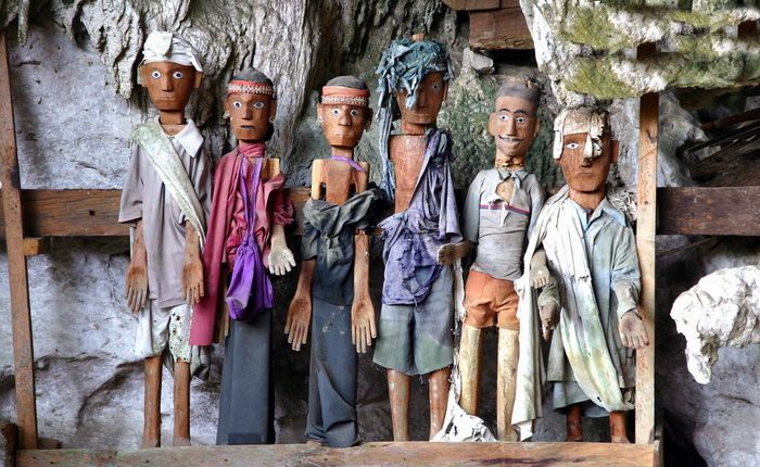 Похороны в стиле тау-тау: в последний путь, как на праздник () Похороны в стиле тау-тау: в последний путь, как на праздник