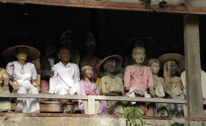 Похороны в стиле тау-тау: в последний путь, как на праздник () Похороны в стиле тау-тау: в последний путь, как на праздник