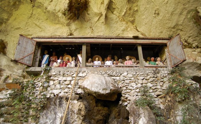 Похороны в стиле тау-тау: в последний путь, как на праздник () Похороны в стиле тау-тау: в последний путь, как на праздник