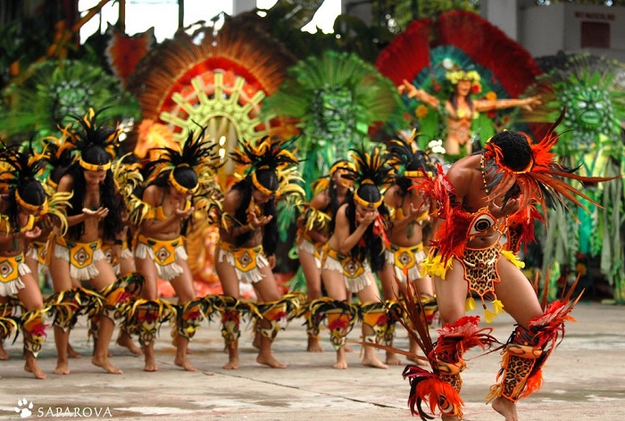 Шик, блеск, карнавал: история самого яркого действа в Бразилии () Шик, блеск, карнавал: история самого яркого действа в Бразилии