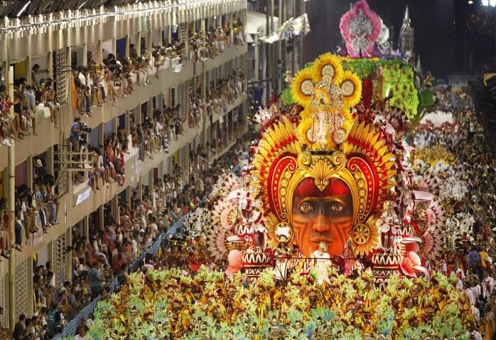 Шик, блеск, карнавал: история самого яркого действа в Бразилии () Шик, блеск, карнавал: история самого яркого действа в Бразилии