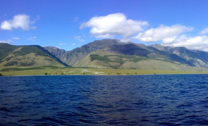 Существует легенда о том, что из-за распри трех племен на этом месте гневный дух спустил на них сель. Существует легенда о том, что из-за распри трех племен на этом месте гневный дух спустил на них сель.