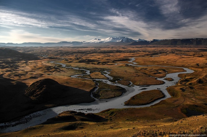 Местные жители до сих пор считают плато Укок священным местом, на плато разрешена только обрядовая деятельность. Местные жители до сих пор считают плато Укок священным местом, на плато разрешена только обрядовая деятельность.