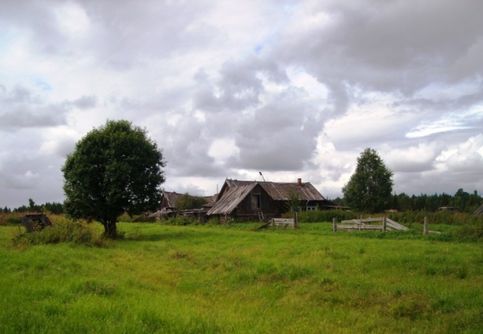 Здесь очень часто наблюдается изменение хода времени, предметы могут парить над землей, а потом опять опускаться, людям слышатся разные звуки. Здесь очень часто наблюдается изменение хода времени, предметы могут парить над землей, а потом опять опускаться, людям слышатся разные звуки.