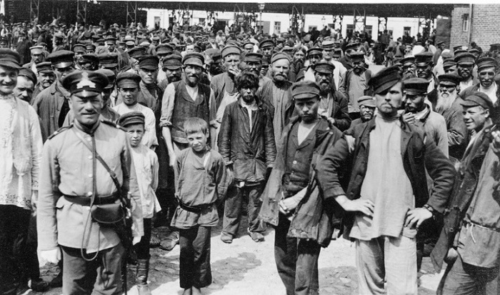 Как и сегодня, Москву образца 1909 года наполняли гастарбайтеры каких только можно национальностей. Как и сегодня, Москву образца 1909 года наполняли гастарбайтеры каких только можно национальностей.