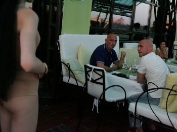 ВИЦЕ-ПРЕЗИДЕНТЫ ХОЛДИНГА «КИЕВ-ДОНБАСС» АЛЕКСАНДР И ВЯЧЕСЛАВ (СПРАВА) КОНСТАНТИНОВСКИЕ ВО ВРЕМЯ ВЕЧЕРИНКИ В ЧЕСТЬ ОТКРЫТИЯ ЛЕТНЕЙ ТЕРРАСЫ РЕСТОРАНА «КОНКОРД» SUMMER TERRACE GRAND OPENING