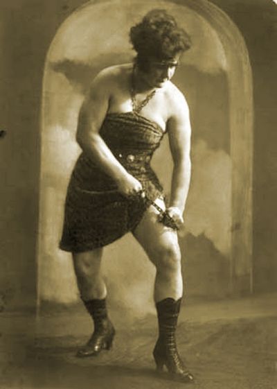 Цирковые борчихи и силачки: время, когда женщины могли побить мужчину и получить за это деньги () Цирковые борчихи и силачки: время, когда женщины могли побить мужчину и получить за это деньги