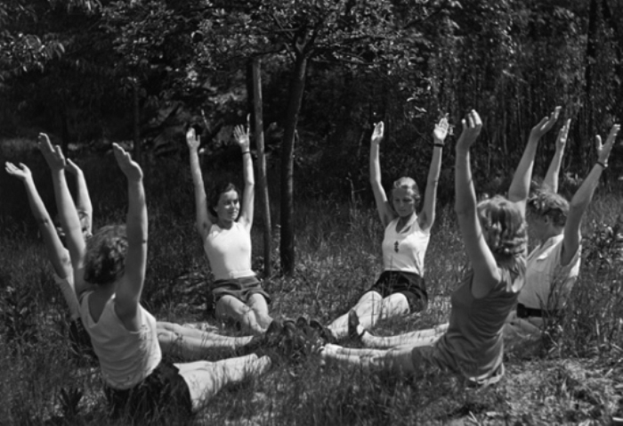 Дети, кухня, огород – три основных постулата школ, в которых готовили будущих жен для нацистов () Дети, кухня, огород – три основных постулата школ, в которых готовили будущих жен для нацистов