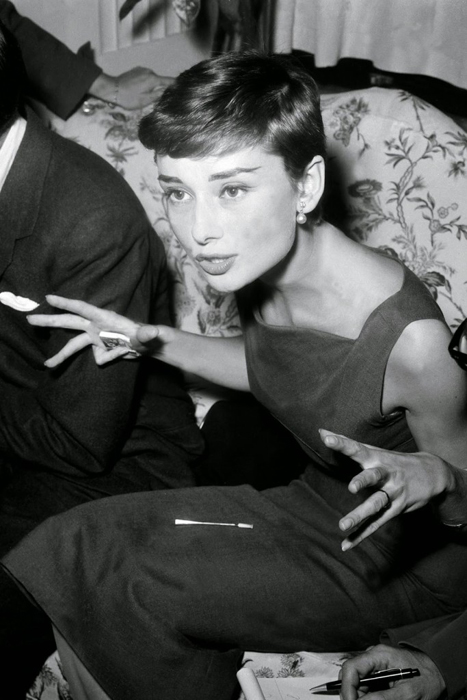 Гранд Отель в Риме (Италия). 29 сентября 1954г. Пресс-конференция Одри Хепберн. Гранд Отель в Риме (Италия). 29 сентября 1954г. Пресс-конференция Одри Хепберн.