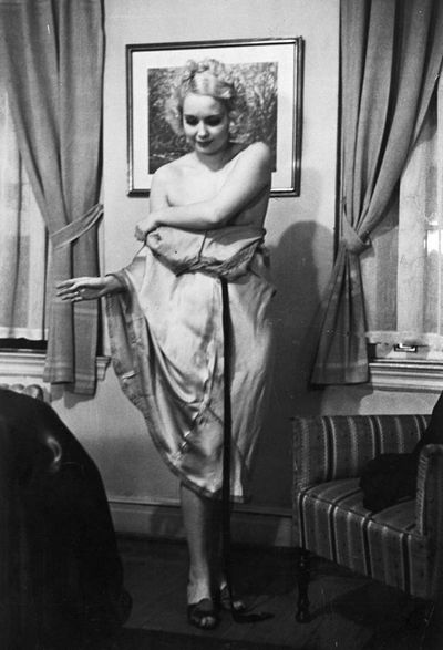 11 Советов 1930-х годов для домохозяек о том, как быть более сексуальной для мужа () 11 Советов 1930-х годов для домохозяек о том, как быть более сексуальной для мужа