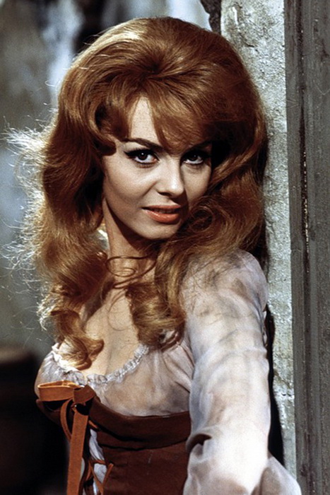 Мишель Мерсье в образе Анжелики Мишель Мерсье в образе Анжелики