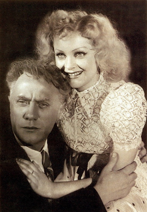 Людмила Целиковская и Михаил Жаров - самая красивая пара советского кино Людмила Целиковская и Михаил Жаров - самая красивая пара советского кино