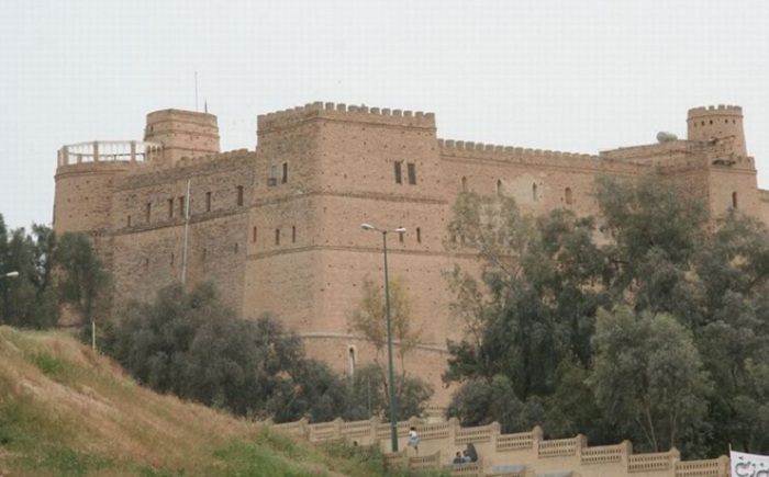 В свое время город принадлежал ассирийцам и персам и был столицей империи эламитов. Город пережил долгую и трагическую историю, но остается одним из самых древних городов в мире. В свое время город принадлежал ассирийцам и персам и был столицей империи эламитов. Город пережил долгую и трагическую историю, но остается одним из самых древних городов в мире.