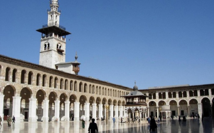 Дамаск сегодня - это самый старый город в мире. Его захватывали Александр Македонский, арабы, римляне и турки, но в нём сохранилось много достопримечательностей для туристов до трагических событий «сирийской весны». Дамаск сегодня - это самый старый город в мире. Его захватывали Александр Македонский, арабы, римляне и турки, но в нём сохранилось много достопримечательностей для туристов до трагических событий «сирийской весны».