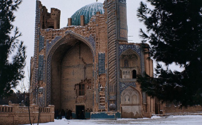 На сегодняшний день не осталось былого величия, но сохранилась загадочная атмосфера и неподвластность времени. На сегодняшний день не осталось былого величия, но сохранилась загадочная атмосфера и неподвластность времени.