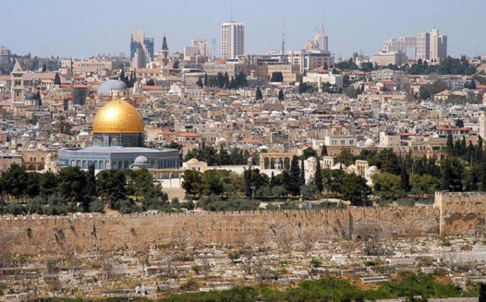 Иерусалим, самый известный город Среднего Востока, который был основан в 2800 г д.н.э. и сыграл важную роль в истории человечества. Иерусалим, самый известный город Среднего Востока, который был основан в 2800 г д.н.э. и сыграл важную роль в истории человечества.