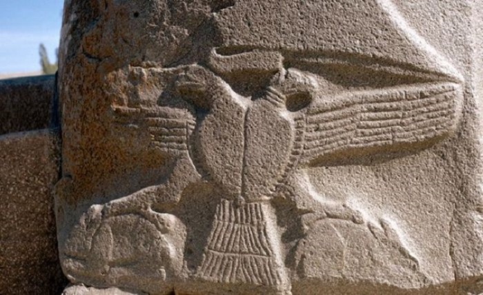 Хеттская держава была одной из самых влиятельных сил на геополитической карте Древнего мира. Здесь появилась первая конституция, хетты первыми использовали боевые колесницы и почитали двуглавого орла. Хеттская держава была одной из самых влиятельных сил на геополитической карте Древнего мира. Здесь появилась первая конституция, хетты первыми использовали боевые колесницы и почитали двуглавого орла.