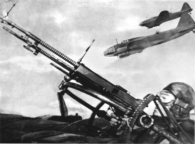 Дальняя авиация в воздушных операциях по уничтожению фашистских самолётов на аэродромах Дальняя авиация в воздушных операциях по уничтожению фашистских самолётов на аэродромах