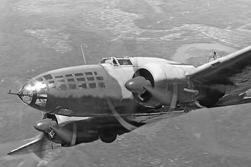 Дальняя авиация в воздушных операциях по уничтожению фашистских самолётов на аэродромах Дальняя авиация в воздушных операциях по уничтожению фашистских самолётов на аэродромах