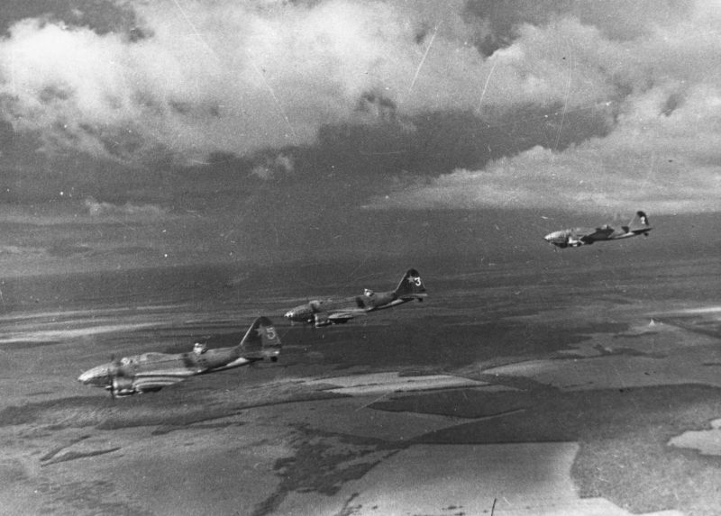 Дальняя авиация в воздушных операциях по уничтожению фашистских самолётов на аэродромах Дальняя авиация в воздушных операциях по уничтожению фашистских самолётов на аэродромах