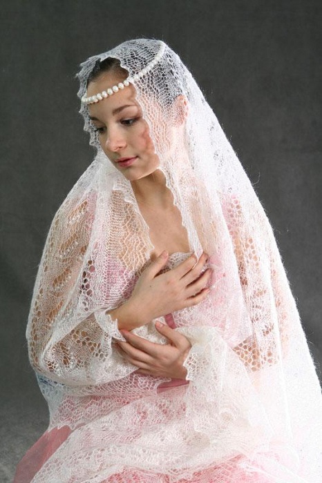 Оренбургский пуховый платок. Оренбургский пуховый платок.