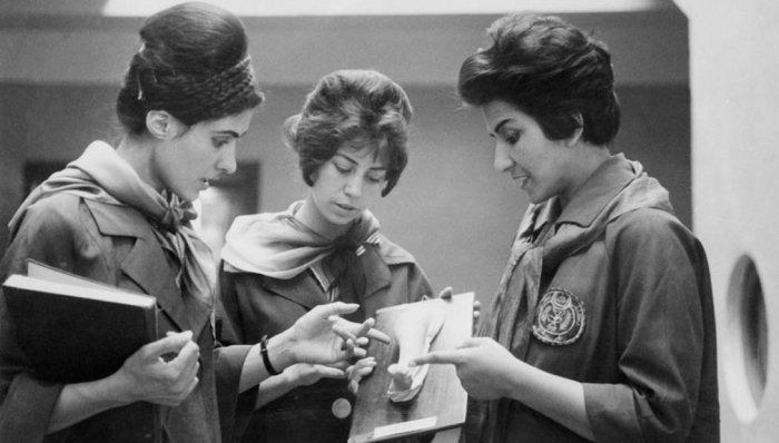 В довоенную эпоху середины 20 века афганские женщины могли выбирать себе любую профессию. В довоенную эпоху середины 20 века афганские женщины могли выбирать себе любую профессию.