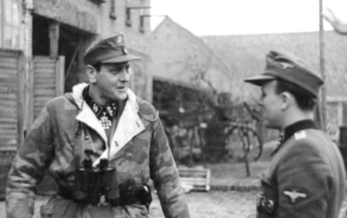 Отто Скорцени (слева) Отто Скорцени (слева)