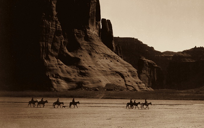 Снимок, сделанный фотографом Edward Sheriff Curtis. Снимок, сделанный фотографом Edward Sheriff Curtis.