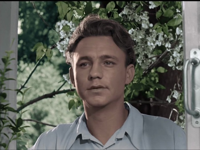 Кадр из цветной версии фильма *Весна на Заречной улице* Кадр из цветной версии фильма *Весна на Заречной улице*