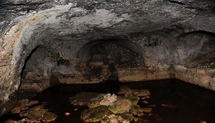 Артефакты находились в этой пещере. Артефакты находились в этой пещере.