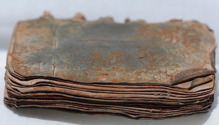 Книги написаны на древнееврейском, арамейском языках и зашифрованы. Книги написаны на древнееврейском, арамейском языках и зашифрованы.