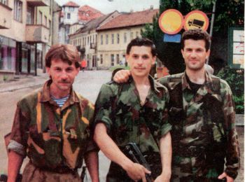 Командир отряда «царские волки» А. Мухарев (в центре) в Боснии