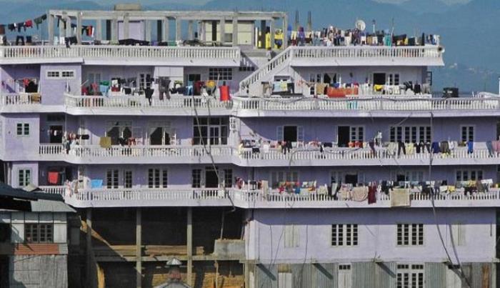 Дом, в котором живет самая многочисленная семья в мире Дом, в котором живет самая многочисленная семья в мире