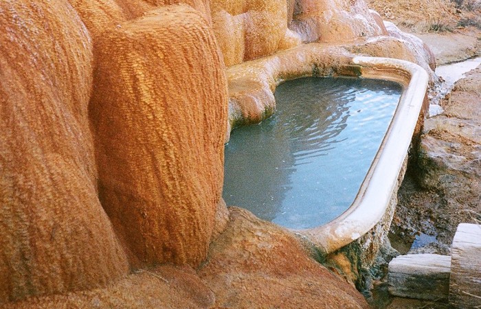 Возможность отмокать в целебной воде всю ночь. Возможность отмокать в целебной воде всю ночь.