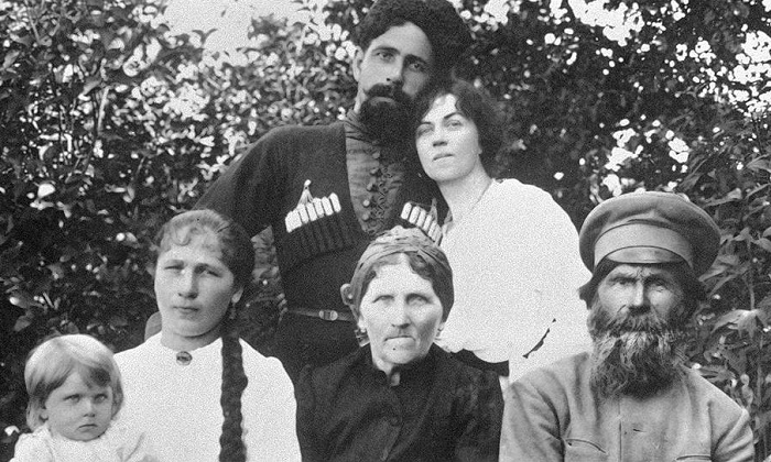 Александра Коллонтай и Павел Дыбенко. Александра Коллонтай и Павел Дыбенко.