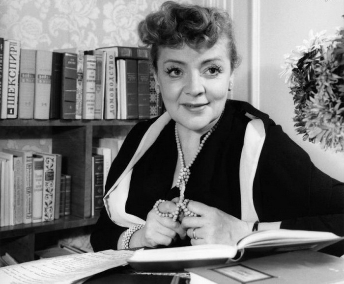 Зоя Федорова - известная советская актриса Зоя Федорова - известная советская актриса