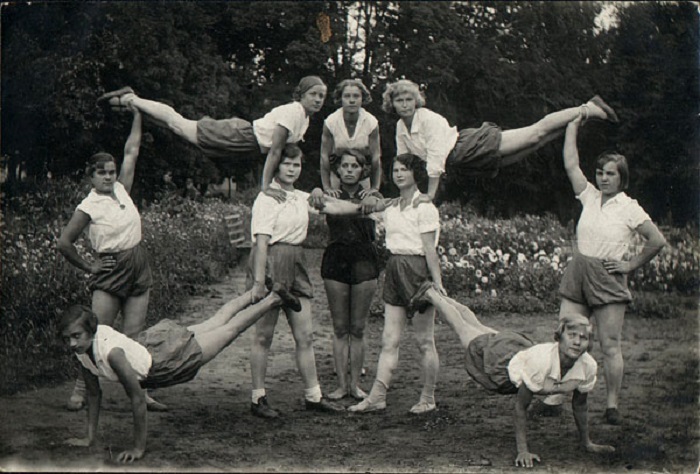 Это обычные советские девушки, вовсе не сборная по гимнастике.