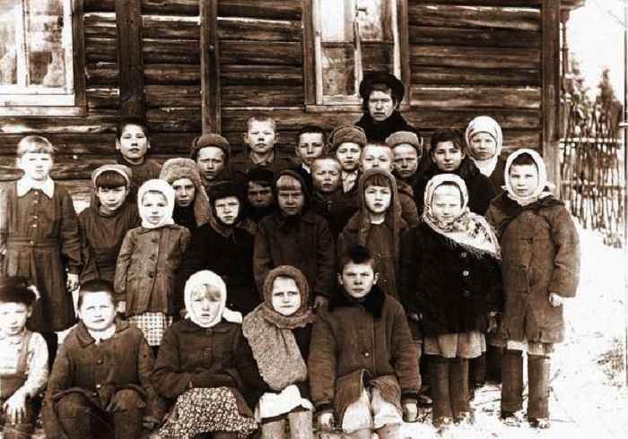 Следы Войны четко видны на детских лицах, 1947 год.