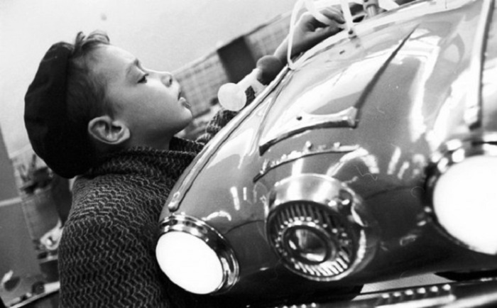 В «Детском мире», 1963 год. В «Детском мире», 1963 год.