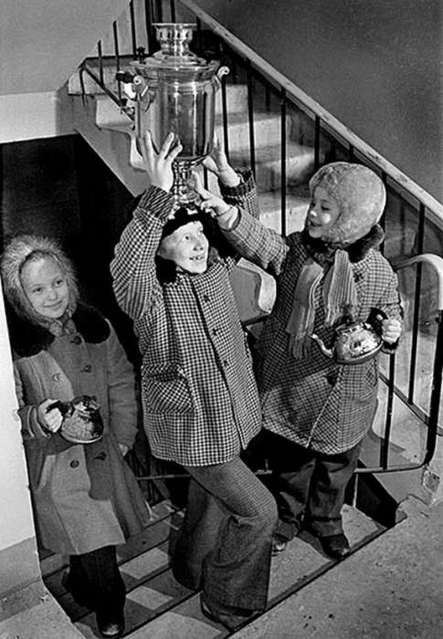 В гости с пустыми руками не ходили, всё своё несли... В гости с пустыми руками не ходили, всё своё несли...