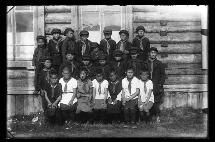 Школьники-пионеры. Школьники-пионеры.