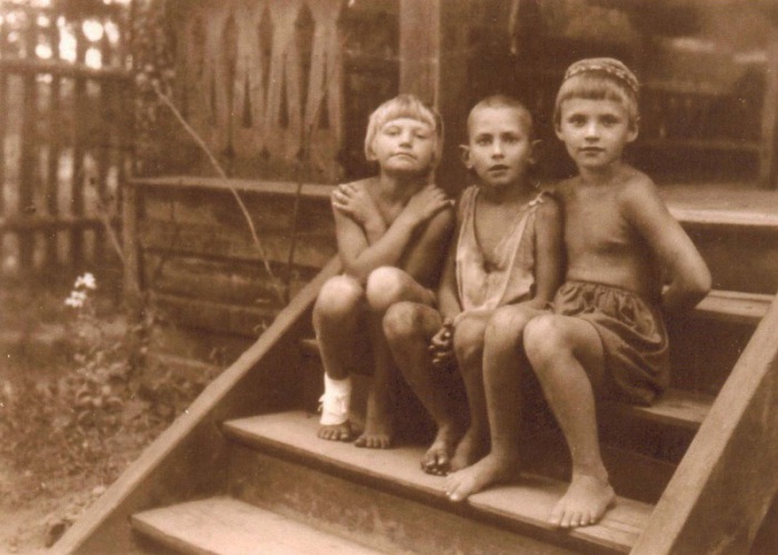 Дачу летом вскладчину снимали для детей в подмосковных деревнях.