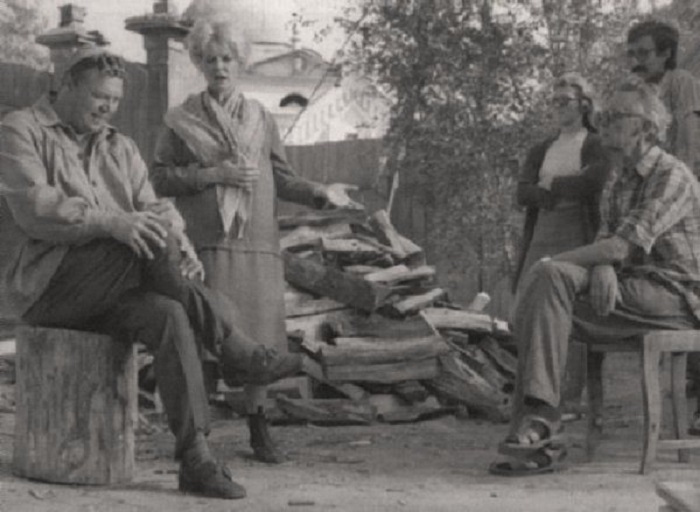 Режиссёр Леонид Гайдай, актёры Вячеслав Невинный и Нина Гребешкова и другие участники съёмочного процесса. Режиссёр Леонид Гайдай, актёры Вячеслав Невинный и Нина Гребешкова и другие участники съёмочного процесса.